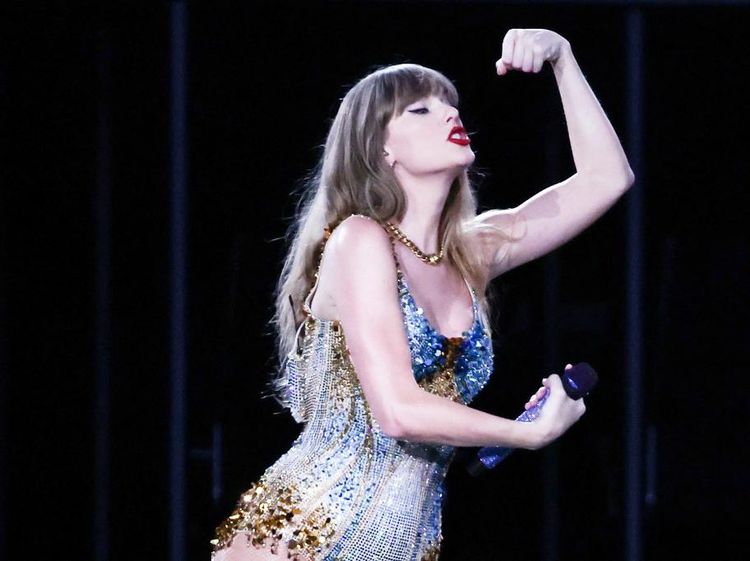 Taylor Swift Diminta Munduran Dikit, Terkenalnya Kelewatan!