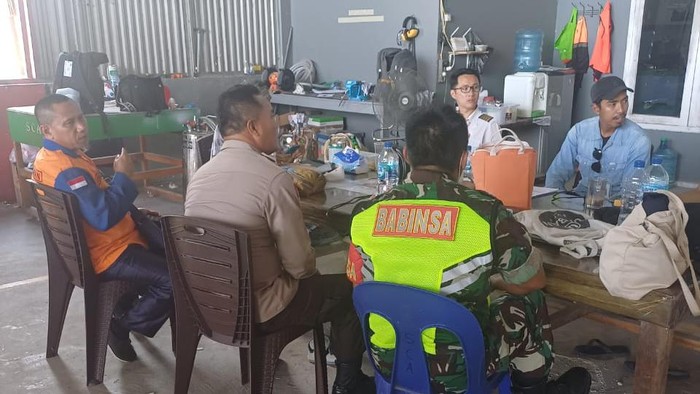 Tim SAR gabungan saat berkoordinasi terkait pencarian pesawat Smart Air hilang kontak di Nunukan.