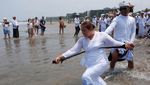 Melihat Ritual Melasti Umat Hindu Jelang Nyepi di Bali