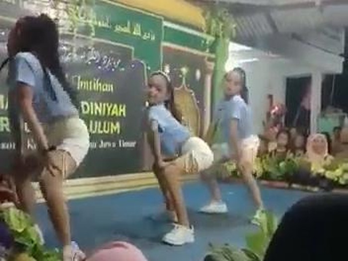 Viral tiga gadis goyang ngebor di acara imtihan madrasah diniyah di Pasuruan