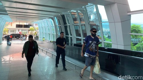 Warga Palestina berinisial ASHA (43) dideportasi alias diusir dari Bali.