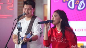 Zara Leola menyanyikan sejumlah lagu, salahnya Lebih dari Teman.   Foto: Grandyos Zafna/detikFoto