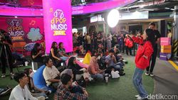 Sing along Bareng Zara Leola