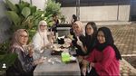 Angel Lelga Hobi Nongkrong di Kafe, Makan Kue hingga Ngopi