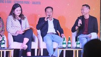 Menurut praktisi bisnis kerakyatan Wirson Selo, dalam peluncuran buku Titik Kritis Bisnis & Solusinya, karyanya bersama dengan Amelia Edmil, Jumat (8/3) di Parle, Senayan Park, Jakarta, pesatnya digitalisasi dan kehadiran platform ecommerce atau online marketplace membuat rantai distribusi barang berubah menjadi lebih pendek. Pola belanja konsumen pun tidak lagi sama. Sayangnya, pelaku UMKM sebagian besar belum siap untuk beradaptasi masuk ke dunia digital. Banyak pelaku UMKM yang belum menggunakan digitalisasi sebagai solusi jitu pemasaran atau marketing.