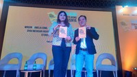 Pelaku UMKM tetap memiliki peluang meraih sukses dan keuntungan. Salah satu caranya, dengan melatih diri untuk memiliki jiwa kepemimpinan atau leadership serta sikap optimisme dan semangat pantang menyerah. Membaca tren, inovasi, hingga perlu juga diversifikasi produk, serta bagaimana mengelola keuangan.