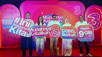 (Ki-Ka) SVP-Head of Product Strategy & Pricing Tri Beka Faryan Riangka, SVP Head of Brand Marketing & Communications Tri Galuh Neftita, Director & Chief Commercial Officer Indosat Ooredoo Hutchison Ritesh Kumar Singh, Direktur Eksekutif Yayasan Dakwah Lentera Hati Indonesia (Pusat Studi Al Quran) Nasywa Shihab, SVP-Head of Digitalization Indosat Ooredoo Hutchison Sudheer Chawla, saat peluncuran kampanye ramadan Tri di Jakarta.