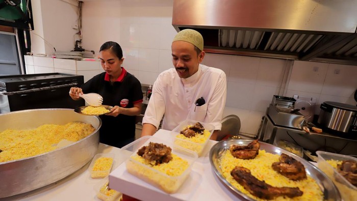 Bisnis Restoran Cepat Saji ala Timur Tengah Marak Jelang Ramadan Menjelang bulan suci ramadan, industri kuliner dan bisnis makanan cepat saji ala timur tengah kembali marak. Ini salah satunya.