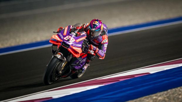 DOHA, QATAR - MARCH 08: Jorge Martin of Spain and Prima Pramac Racing rides during the practice session of the MotoGP Qatar Airways Grand Prix of Qatar at Losail Circuit on March 08, 2024 in Doha, Qatar. (Photo by Steve Wobser/Getty Images)