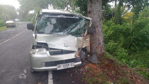Kecelakaan tunggal yang terjadi di Jalan Raya Denpasar-Gilimanuk, tepatnya di Desa Pengeragoan, Kecamatan Pekutatan, Jembrana, Bali, Sabtu (9/3/2024). (dok. Polres Jembrana)