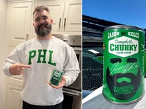 Unik! Rayakan Pensiunnya, Wajah Atlet Ini Dicetak di Kaleng Sup