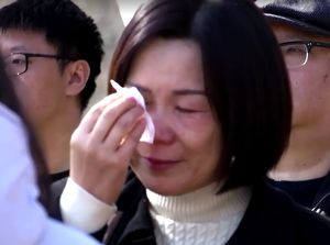 Keluarga Korban Hilangnya MH370 Demo di Depan Kedubes Malaysia di Beijing