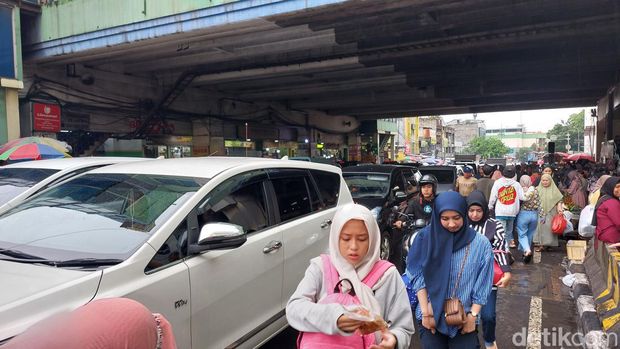 Kepadatan lalin di sekitar Tanah Abang, Jakarta Pusat (Ondang/detikcom)