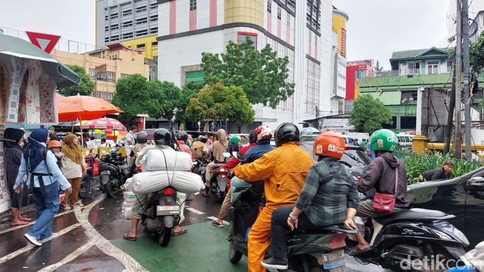 Kepadatan lalin di sekitar Tanah Abang, Jakarta Pusat (Ondang/detikcom)