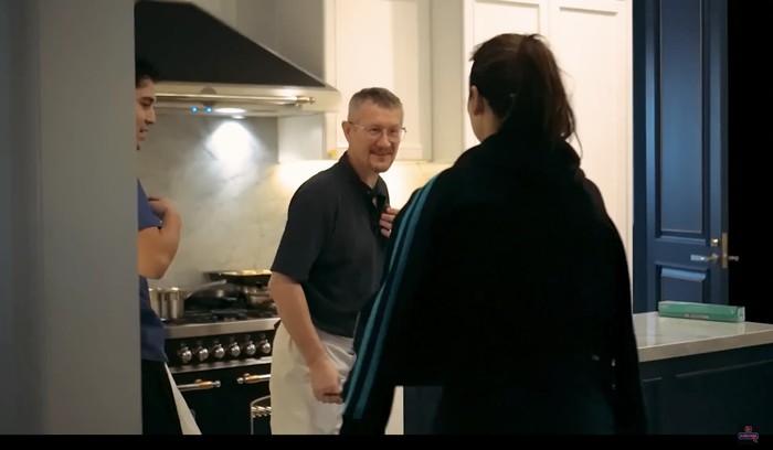 Keseruan Maxime dan Ayahnya Masak Ikan hingga Tiramisu untuk Luna Maya Keseruan Maxime dan Ayahnya Masak Ikan hingga Tiramisu untuk Luna Maya