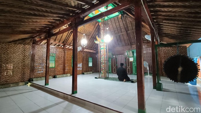 Kompleks Masjid Saka Tunggal Baitussalam Desa Cikakak, Kecamatan Wangon, Kabupaten Banyumas.