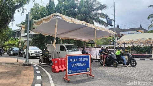 Kondisi di kawasan Catur Muka Denpasar, Bali, pada Jumat (8/3/2024). (Ni Made Lastri Karsiani Putri-detikBali)