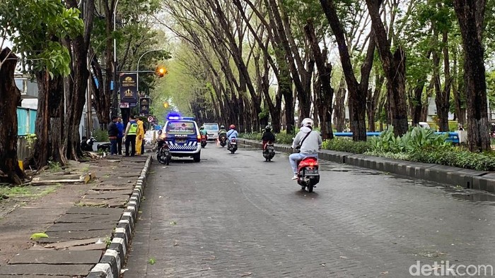 Lokasi kejadian pohon tumbang tewaskan pengendara di SIER Rungkut