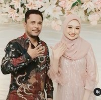 Melalui akun Instagram pribadinya Nafha sendiri sudah membagikan beberapa foto-foto lamarannya dengan Mamat. Unggahan tersebut pun dibanjiri dengan ucapan selamat dari para netizen. Foto: Instagram/@nafhafirah