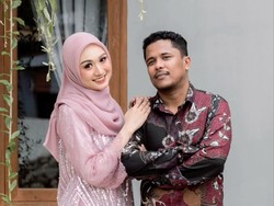 7 Foto Lamaran Komika Mamat Alkatiri & Penggemar yang Kini Jadi Calon Istri
