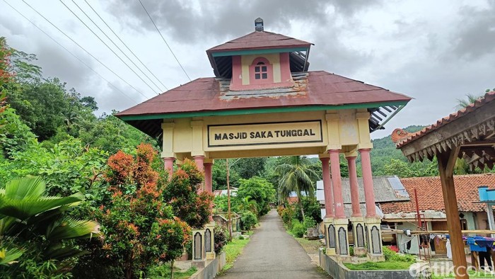 Masyarakat Aboge di Banyumas memiliki rumus untuk menentukan awal Ramadan dan Idul Fitri melalui penghitungan hari dan pasaran Jawa.