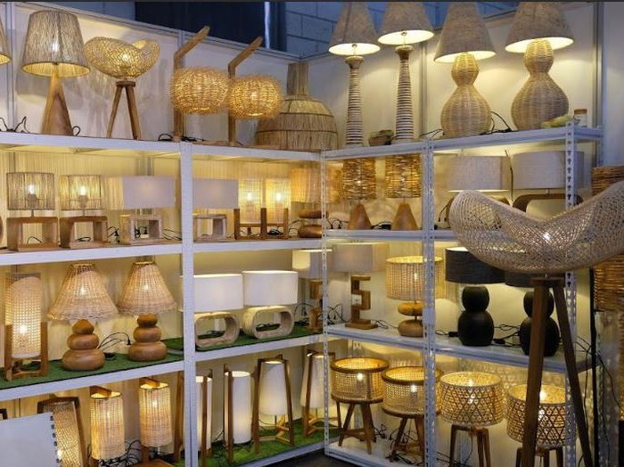Produk mebel dan kerajinan made in Indonesia sudah sejak lama dikenal dan menjadi daya pikat tersendiri mulai dari pembeli lokal hingga berbagai negara lainnya. Hal ini terbukti dengan ramainya buyer dalam pameran Indonesia International Furniture Expo (IFEX) 2024.