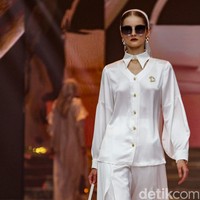 Inilah koleksi busana Lebaran 2024 kolaborasi Benang Jarum x Dian Pelangi yang terinspirasi dari kain tenun Palembang. Foto: Andhika Prasetia/detik.