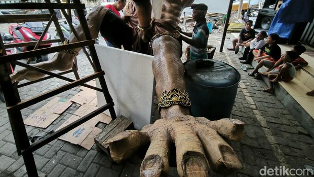 pembuatan ogoh2 di gresik
