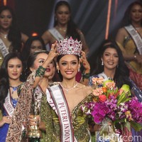 Tata terpilih di antara 42 finalis yang berkompetisi di ajang ini. Berbeda dari penyelenggaraan sebelumnya, Puteri Indonesia 2024 memiliki empat besar. (Foto: Rifkianto Nugroho/detikcom)