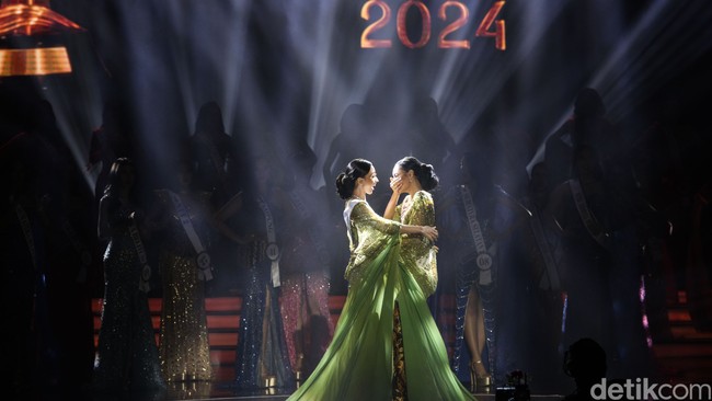 Tata, demikian sapaan akrab untuknya, dinobatkan di Pemilihan Puteri Indonesia 2024 yang baru rampung berlangsung di Jakarta Convention Center (JCC), Jumat (8/3/2024) malam. (Foto: Rifkianto Nugroho/detikcom)
