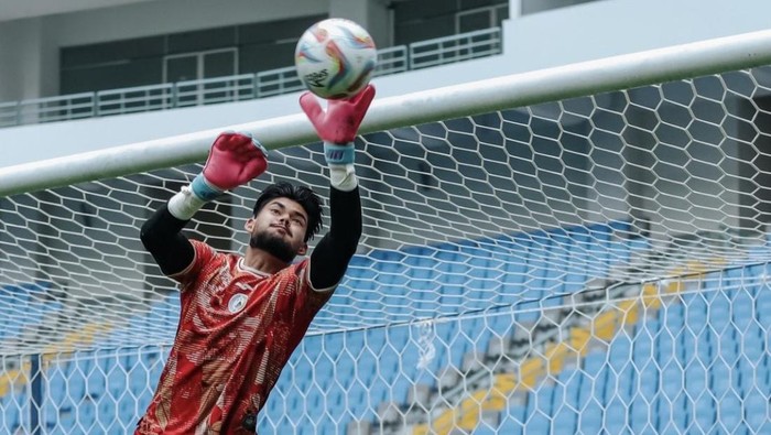 Penjaga gawang PSS Sleman, Anthony Pinthus.