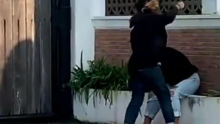 Perundungan remaja putri di Jambi.