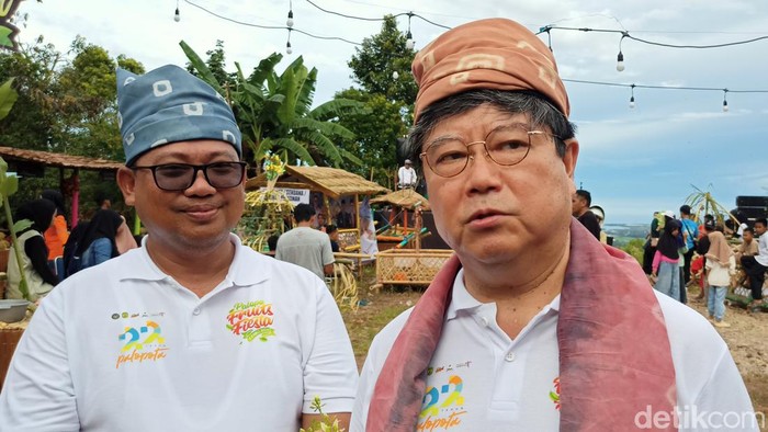 Pj Wali Kota Palopo Asrul Sani (kiri) dan Kepala Kantor Konsuler Jepang Ohashi Koichi.