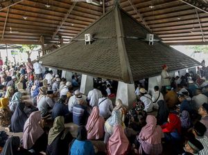 Ziarah ke Makam Wali sebagai Wisata Religi Apakah Diperbolehkan?