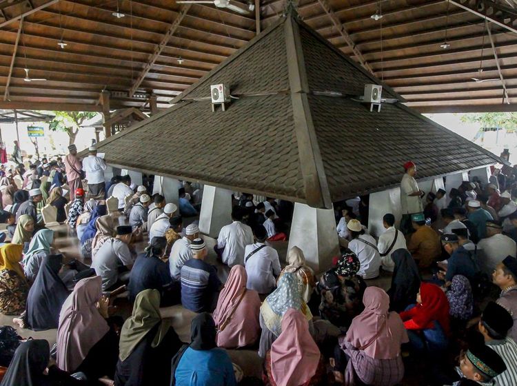 Potret Makam Sunan Bonang yang Ramai Dikunjungi Peziarah