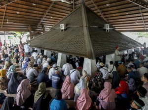 Ziarah ke Makam Wali sebagai Wisata Religi Apakah Diperbolehkan?