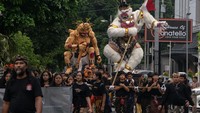 Pawai ini diikuti oleh ratusan peserta.