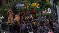 Pawai tersebut dalam rangka menyambut Hari Raya Nyepi Tahun Baru Saka 1946.