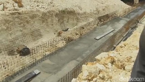 Tangkapan layar proyek vila di Ungasan yang mengecor sungai dengan beton.