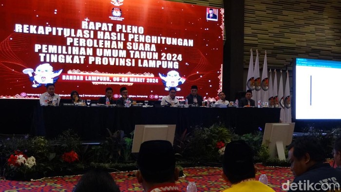 Rapat Pleno Terbuka di Lampung