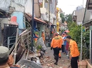 Rumah di Kembang Kuning Surabaya Runtuh, Pemilik Diimbau Mengungsi