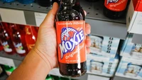 Dikemas dalam bentuk botol kaca yang unik, sosok pria pada labelnya menjadi ikon yang terkenal. Soda bernama Moxie ini telah diciptakan sejak 1884. Foto: The Daily Meal