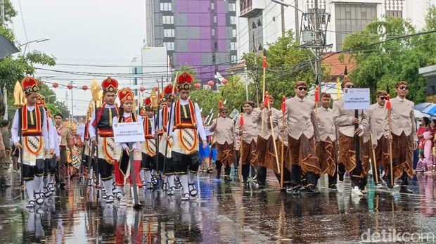 Suasana kirab Dugderan di Balai Kota Semarang, Sabtu (9/3/2024).