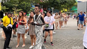 Mereka tampil maksimal dengan beragam aksesoris dan busana kece. Atmi Ahsani Yusron/detikPop