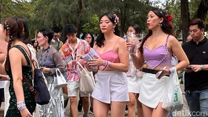 Banyak pula yang tampil penuh warna dan senada dengan geng nya. Atmi Ahsani Yusron/detikPop