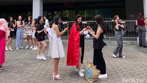 Konser Taylor Swift The Eras Tour hari terakhir tetap meriah di National Stadium, Singapura pada Sabtu (9/3). Atmi Ahsani Yusron/detikPop