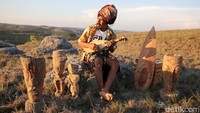 Sunset di Sumba Timur juga menjadi daya tarik wisatawan saat berkunjung kesana. Nggak percaya? Buktikan saja sendiri. Dijamin betah dan nggak mau pulang.