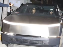Cybertruck Elon Musk yang Digilai Kim Kardashian hingga Lady Gaga