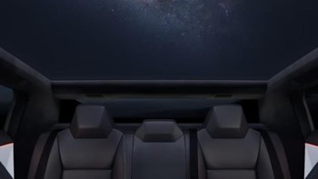 Mengetahui para selebriti sangat berminat pada EV tersebut, Elon Musk pun berkomentar. Foto: Tesla