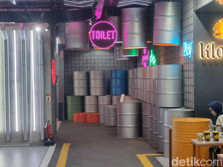Instagramable Banget! Toilet di Mal Ini Jadi Spot Foto Pengunjung
